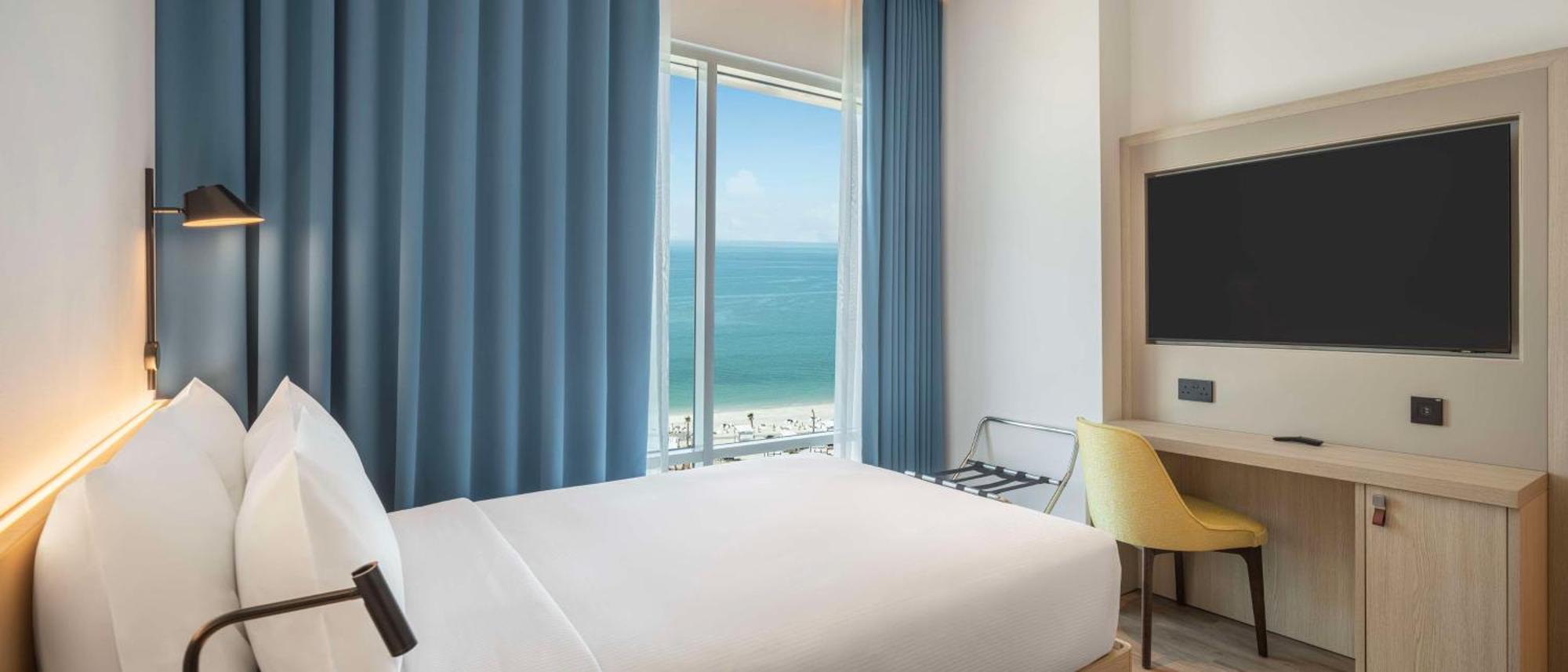 Отель Hampton By Hilton Kuwait Salmiya Кувейт Экстерьер фото