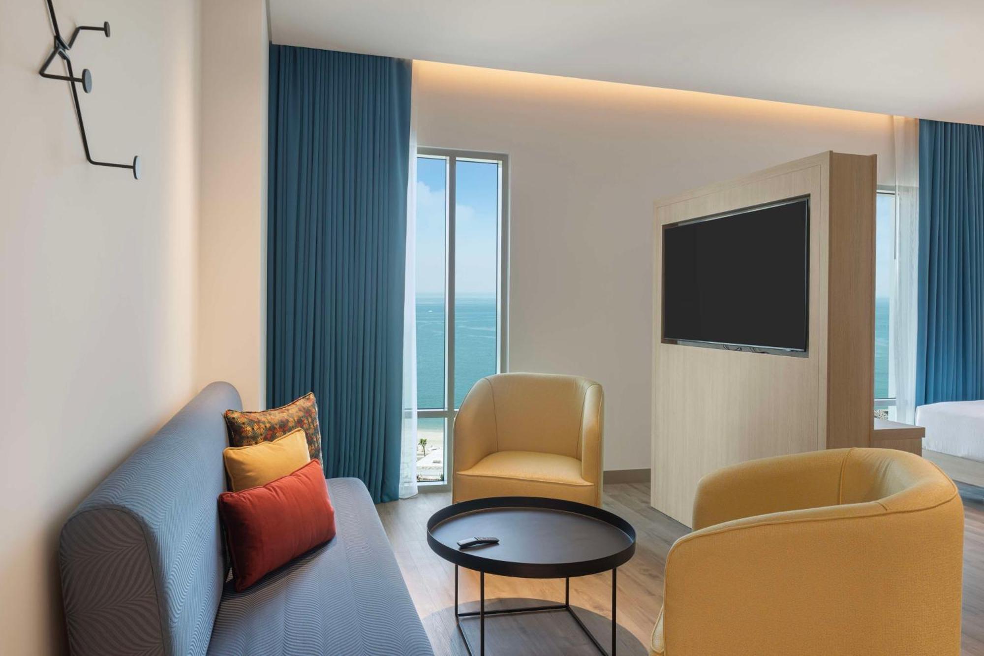 Отель Hampton By Hilton Kuwait Salmiya Кувейт Экстерьер фото