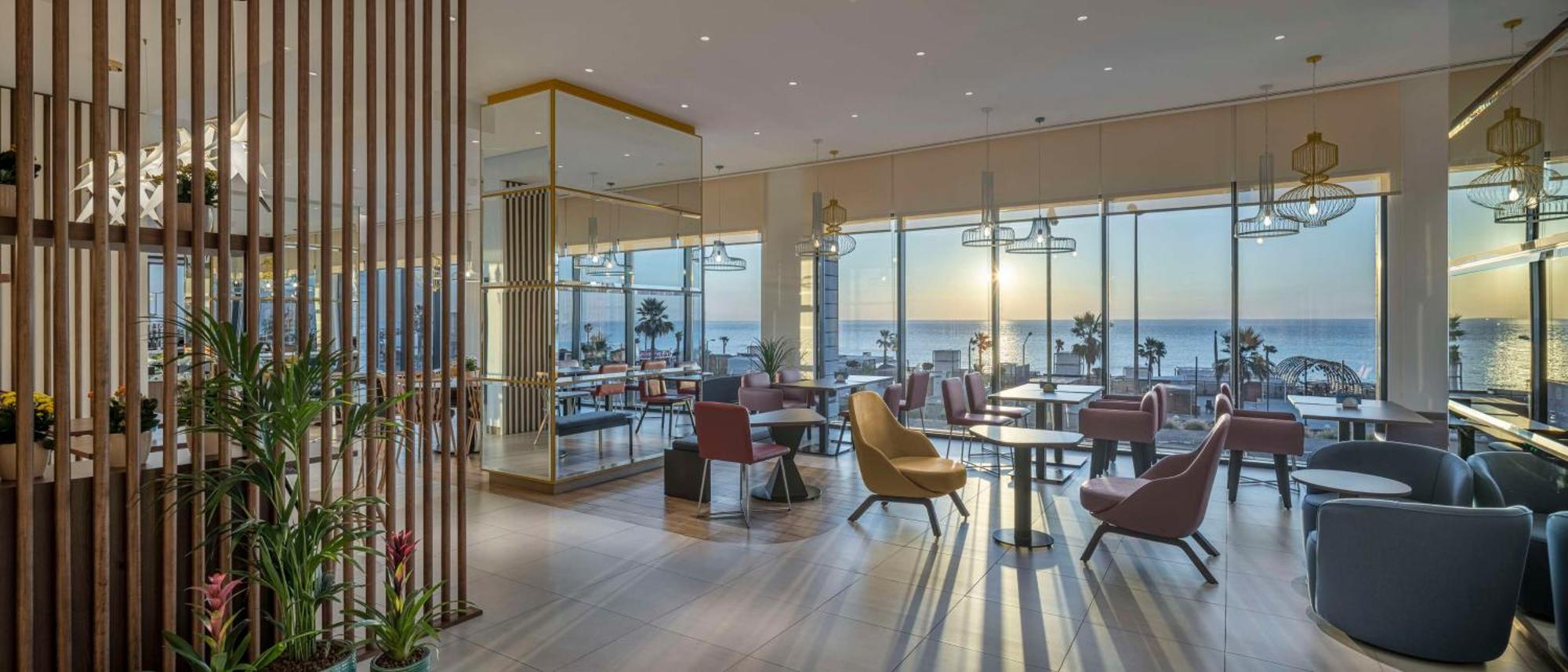 Отель Hampton By Hilton Kuwait Salmiya Кувейт Экстерьер фото
