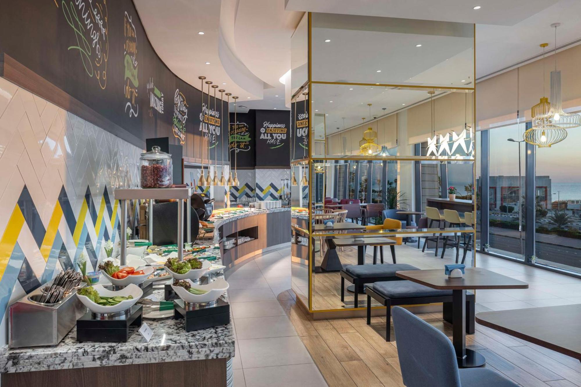 Отель Hampton By Hilton Kuwait Salmiya Кувейт Экстерьер фото