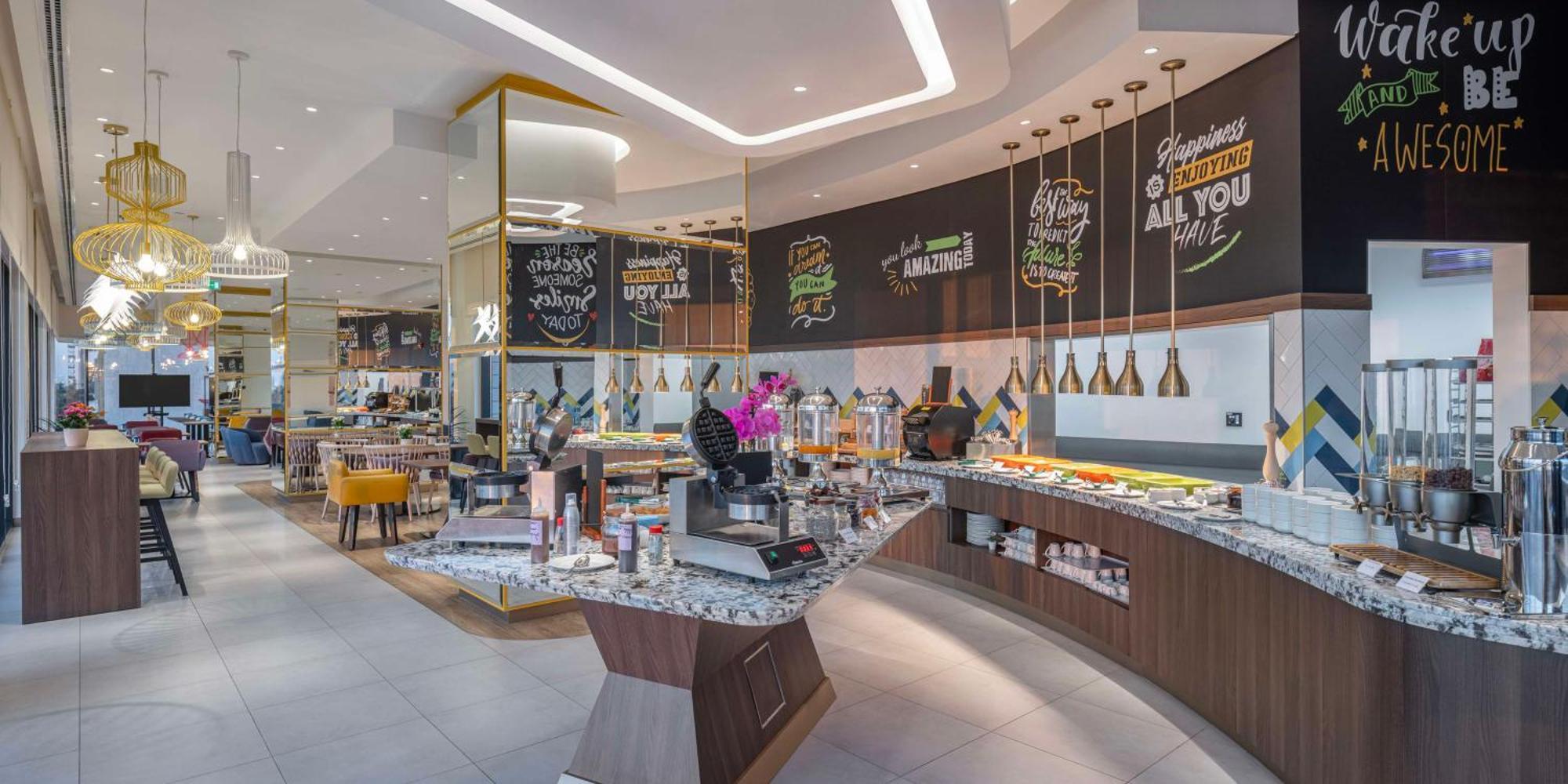 Отель Hampton By Hilton Kuwait Salmiya Кувейт Экстерьер фото