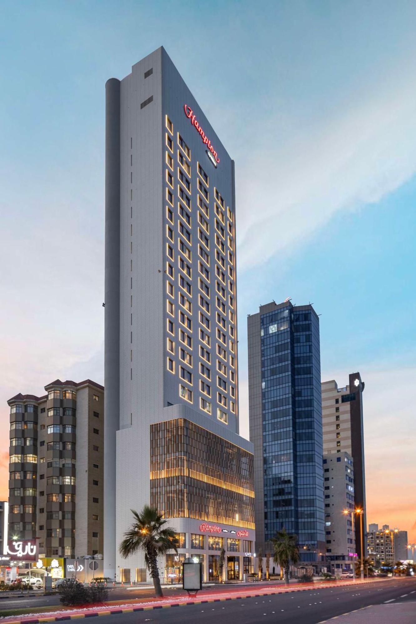 Отель Hampton By Hilton Kuwait Salmiya Кувейт Экстерьер фото