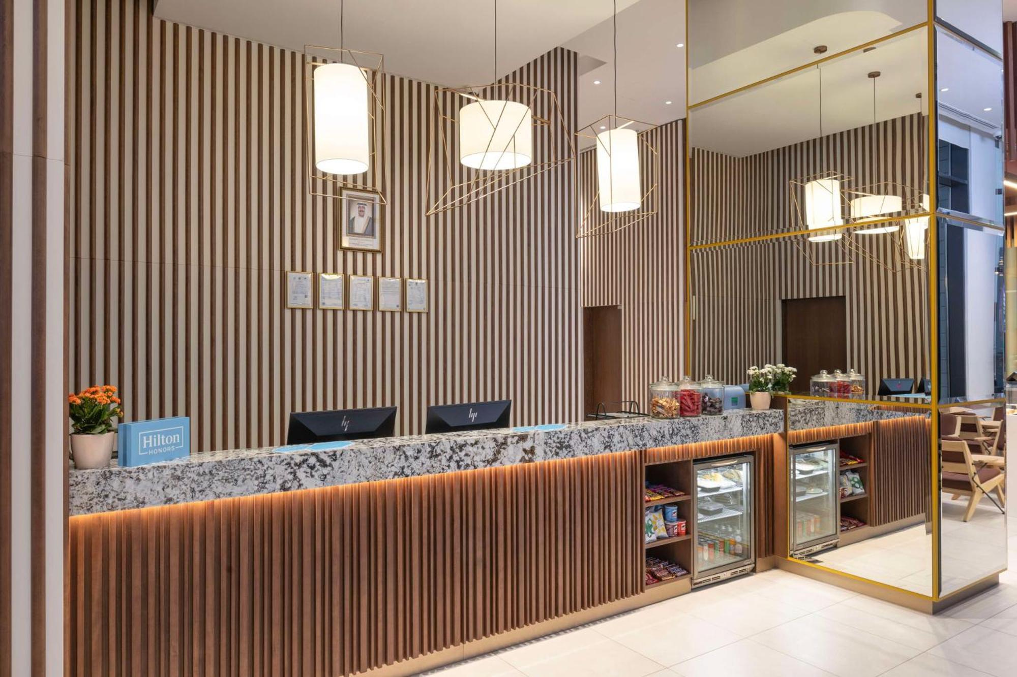 Отель Hampton By Hilton Kuwait Salmiya Кувейт Экстерьер фото