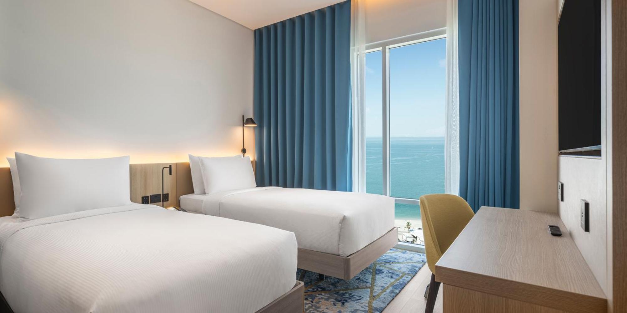 Отель Hampton By Hilton Kuwait Salmiya Кувейт Экстерьер фото