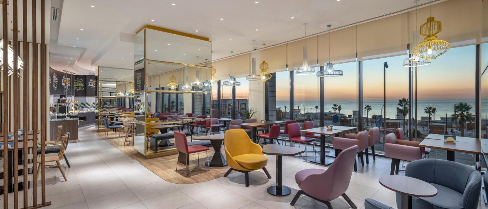Отель Hampton By Hilton Kuwait Salmiya Кувейт Экстерьер фото